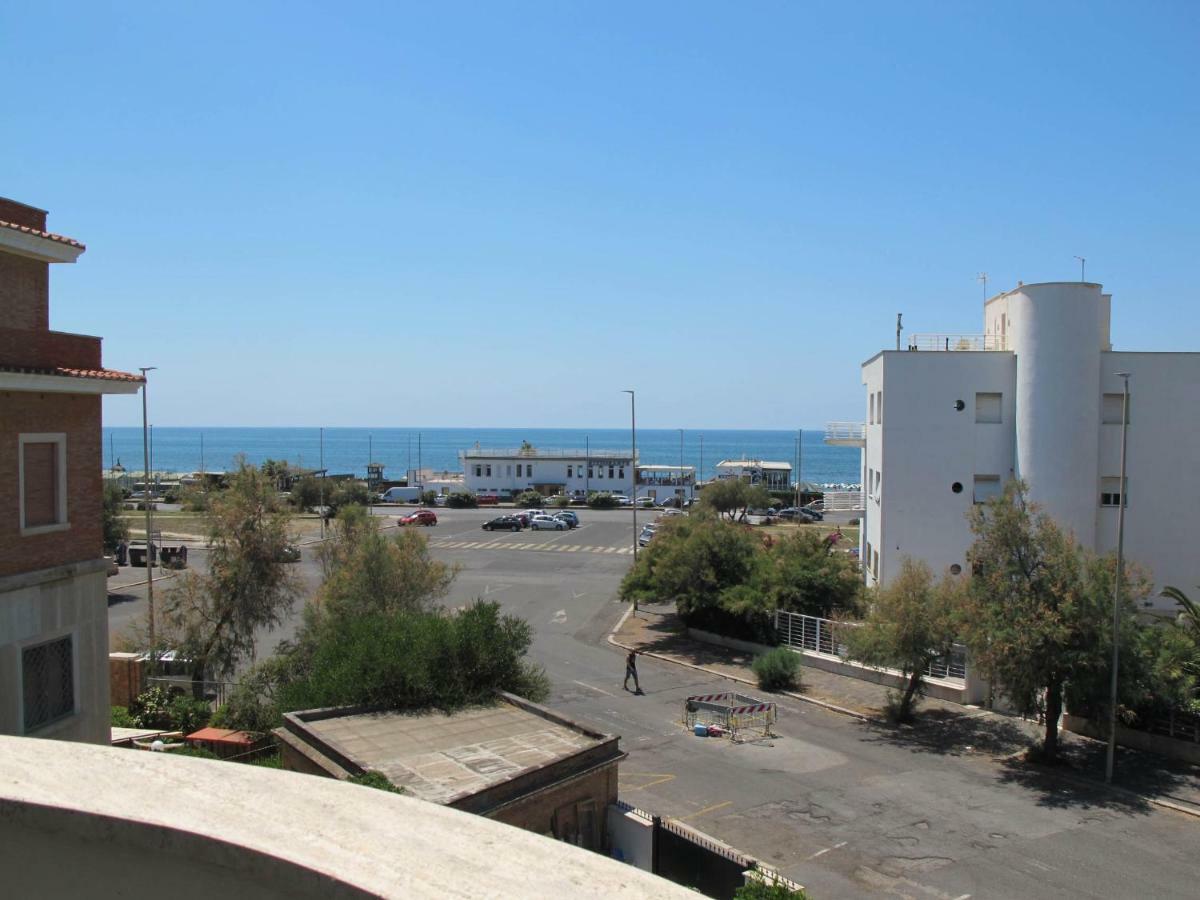 Brezza Di Mare Apartment Лидо ди Остия Екстериор снимка